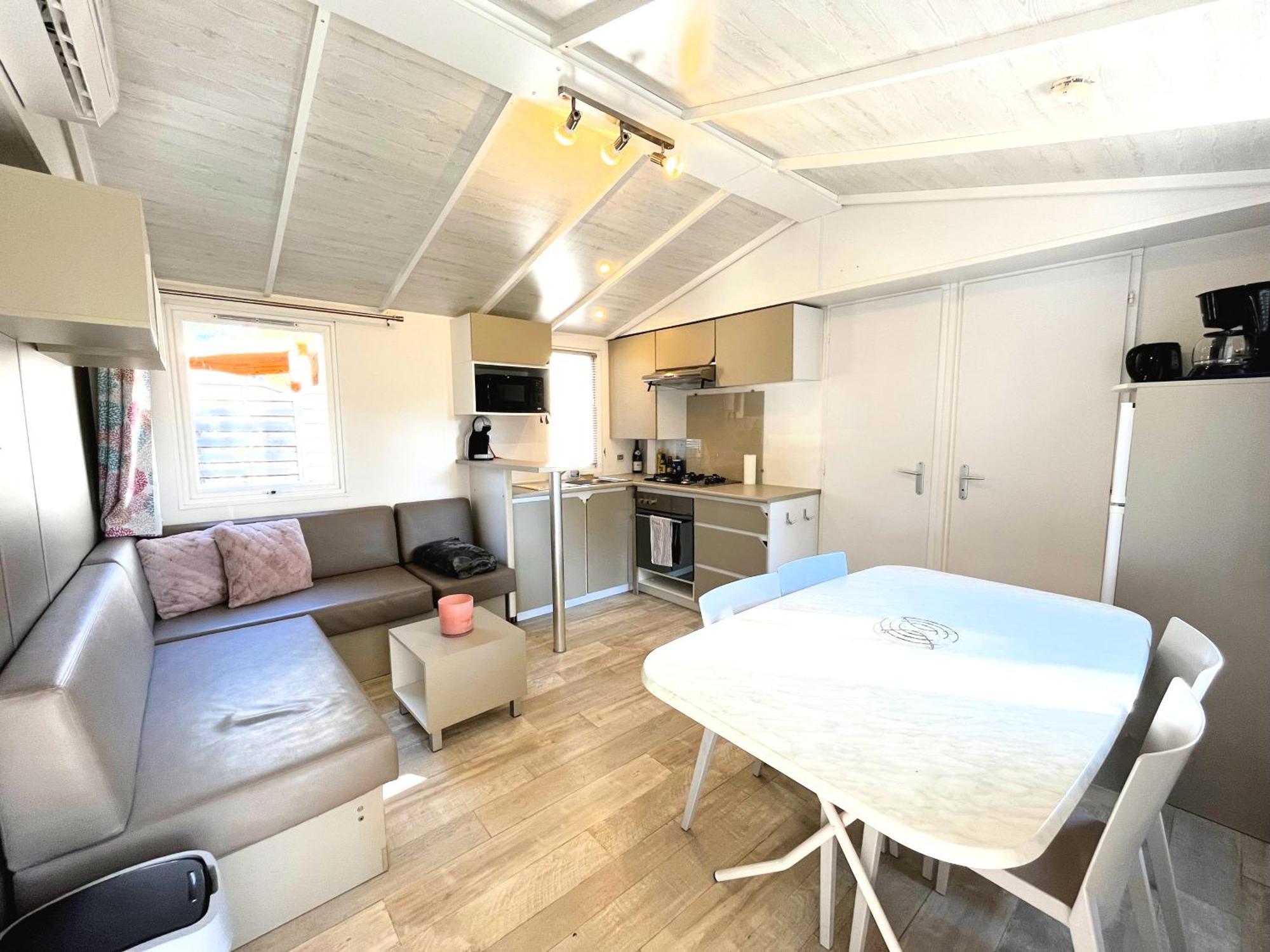 Mobil-home Dans 4*